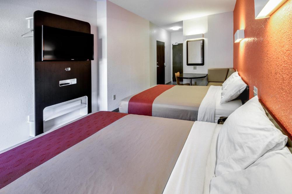 Queen Room with Two Queen Beds - Disability Access - Non-Smoking interior