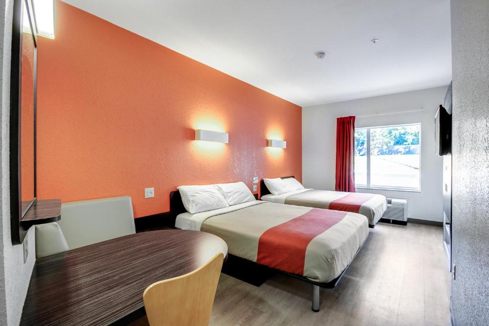 Deluxe Queen Room with Two Queen Beds - Non-Smoking interior